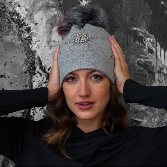 NWT New Adrienne Landau Gray Crystal Embellished Wool Star Pom Pom Hat/Beanie OS - Picture 1 of 7